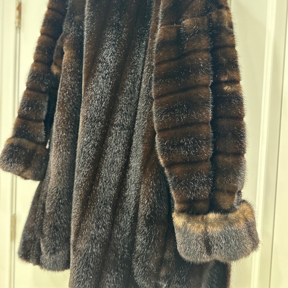 LUXURIOUS FAUX FUR COAT - Picture 7 of 9